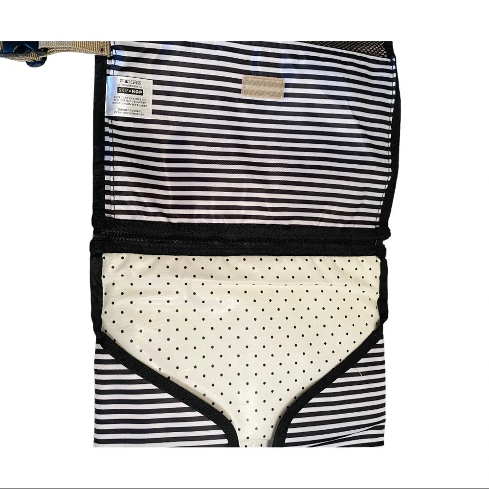NWOT Skip Hop Pronto Baby Changing Station & Diaper Clutch